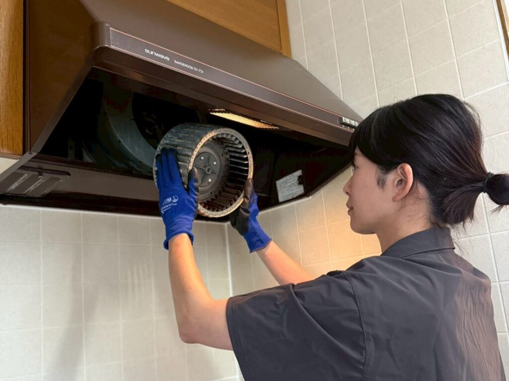 換気扇の掃除の様子